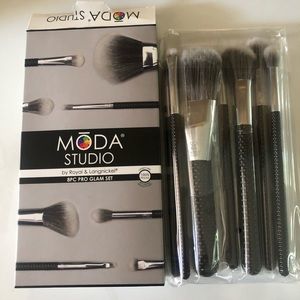 Full set of face/ eye brushes (8 in total)
